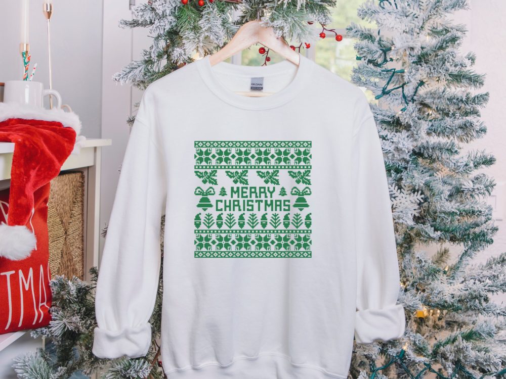 Merry Christmas sweatshirt with green pattern